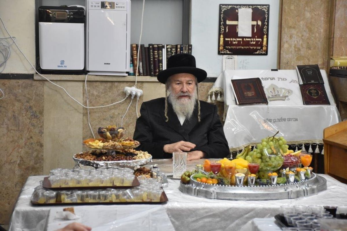 צפו בתיעוד: טיש ט"ו בשבט בחסידות אשלג