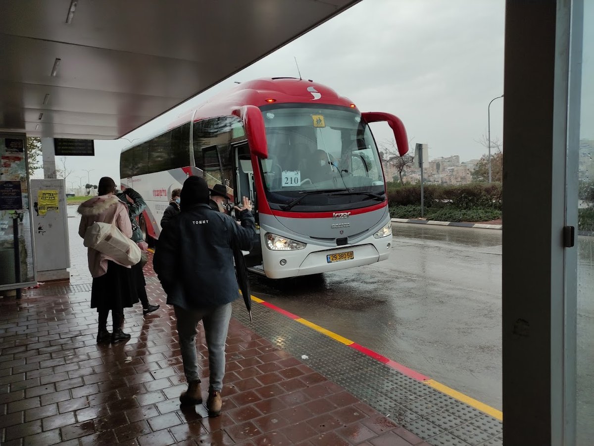 אואטובוסים קבלניים באחוזים גדולים במשך השבוע במודיעין עילית - בניגוד לנהלים