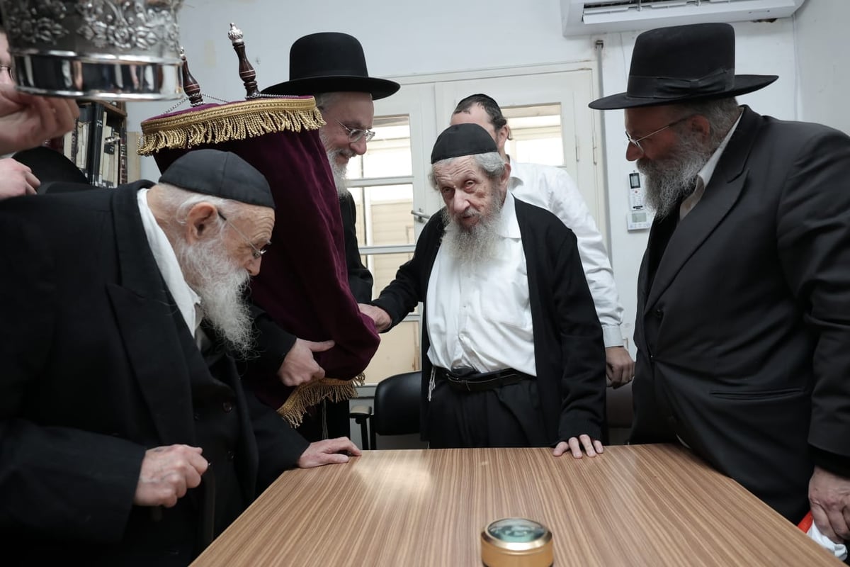 זו השאלה שהגר"ד לנדו שאל את אחיין החזו"א • צפו