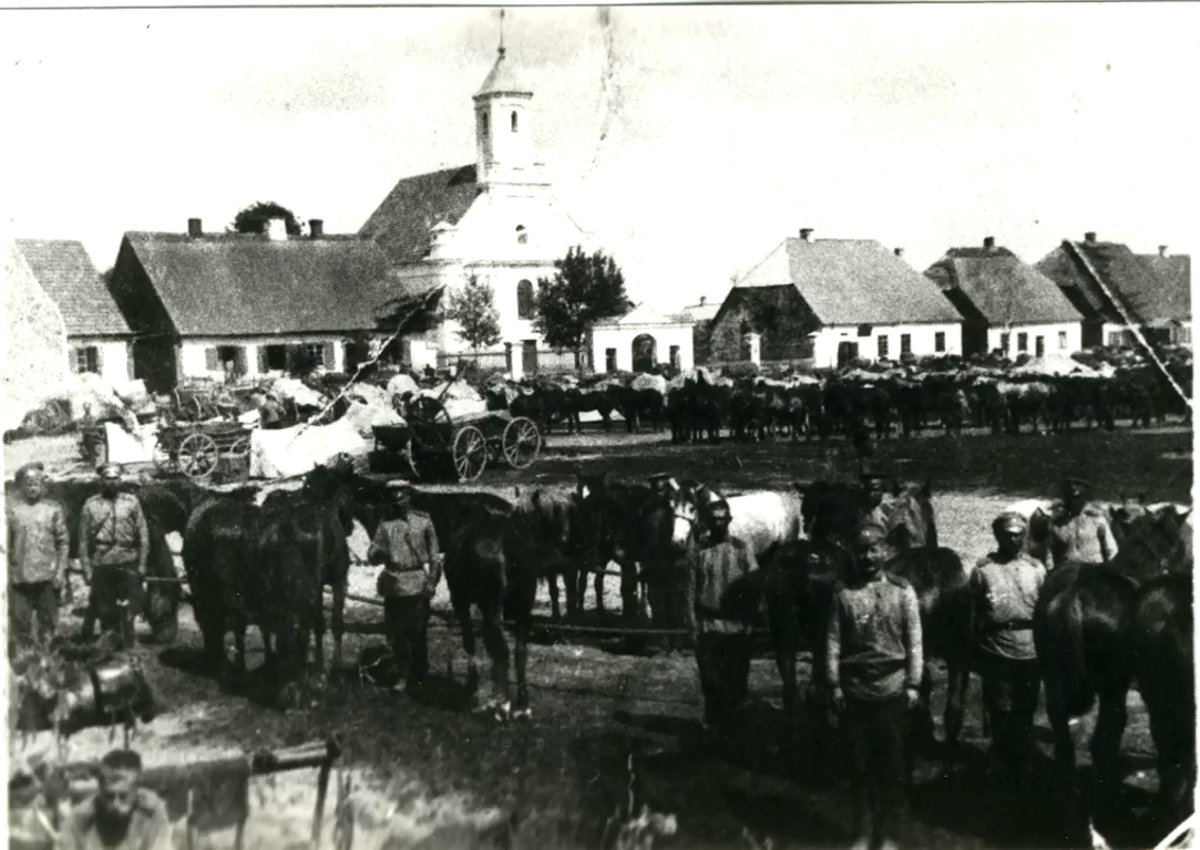 עיירת זאבלין ב-1915 בה כיהן בצעירותו רשכבה"ג רבי יצחק אלחנן ספֶּקטוֹר כרב בטרם מלאו לו עשרים (מאת לא ידוע - Karpyza W. Izabelin // Białostocczyzna. Nr. 1