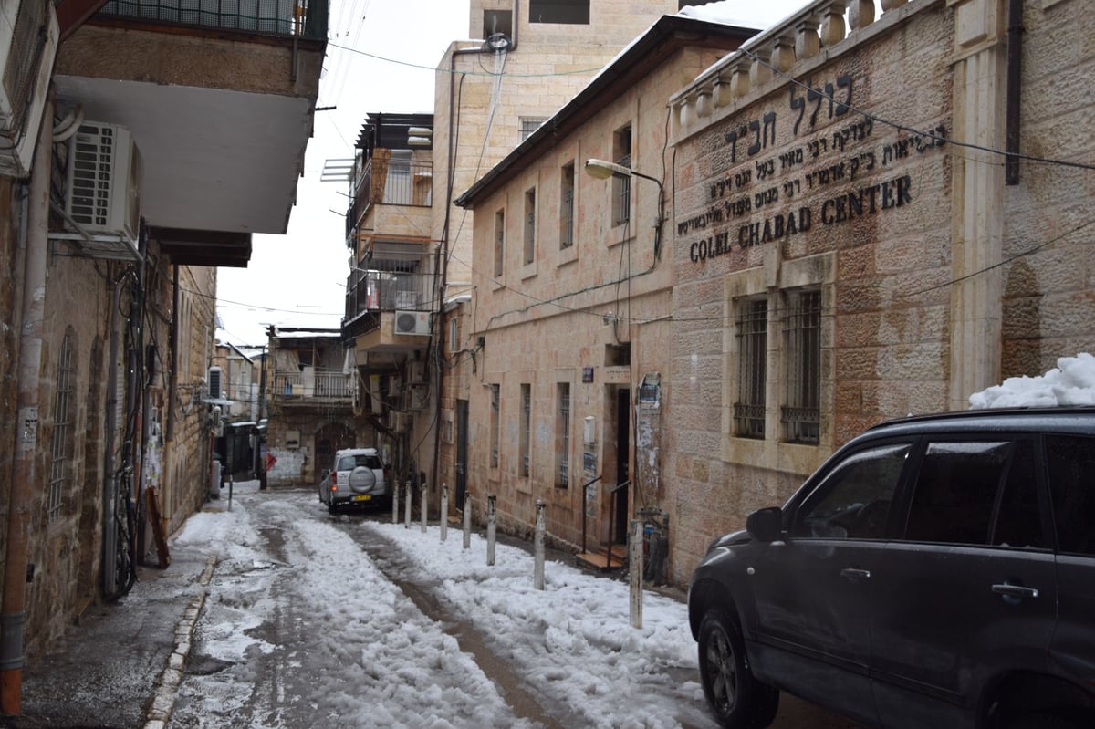 בובות השלג של 'מאה שערים'; תיעוד בלבן