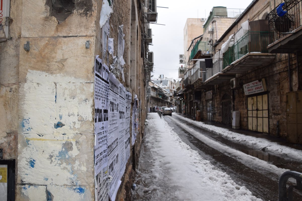 בובות השלג של 'מאה שערים'; תיעוד בלבן