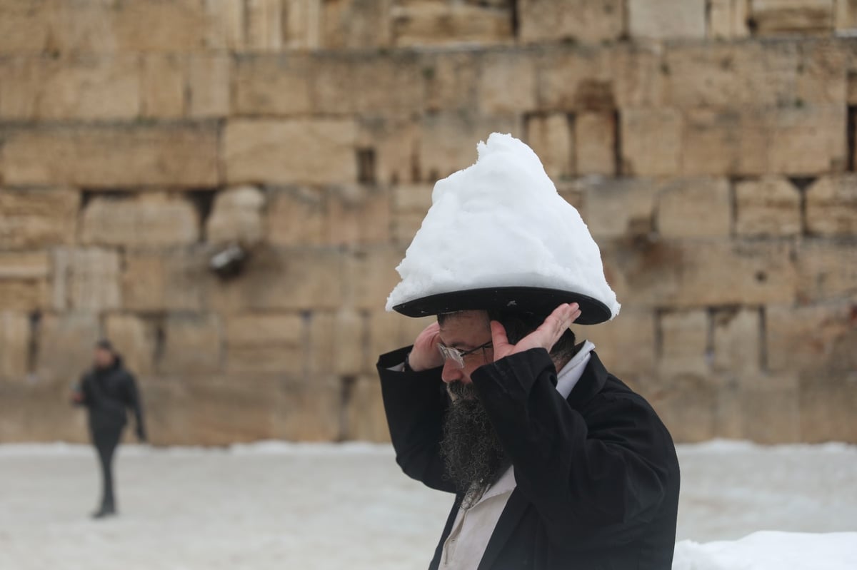 הכותל המערבי נצבע בלבן • גלריה מקיפה