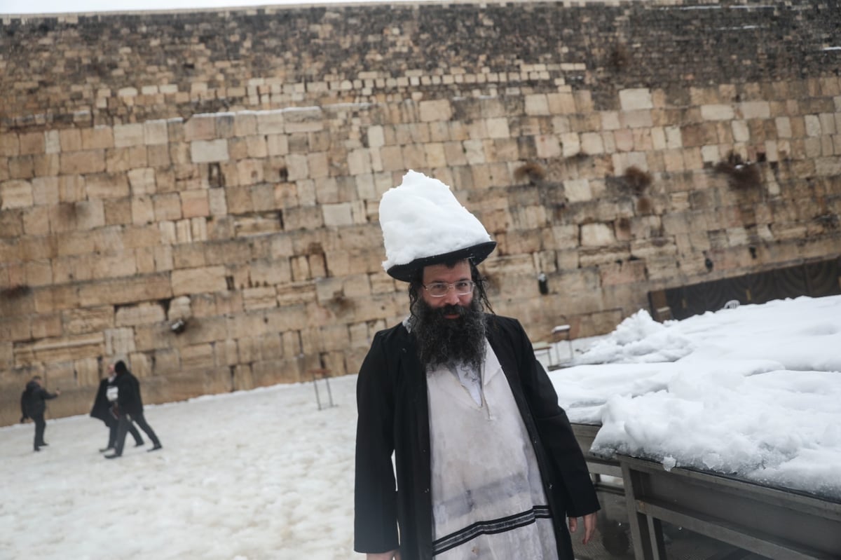 הכותל המערבי נצבע בלבן • גלריה מקיפה