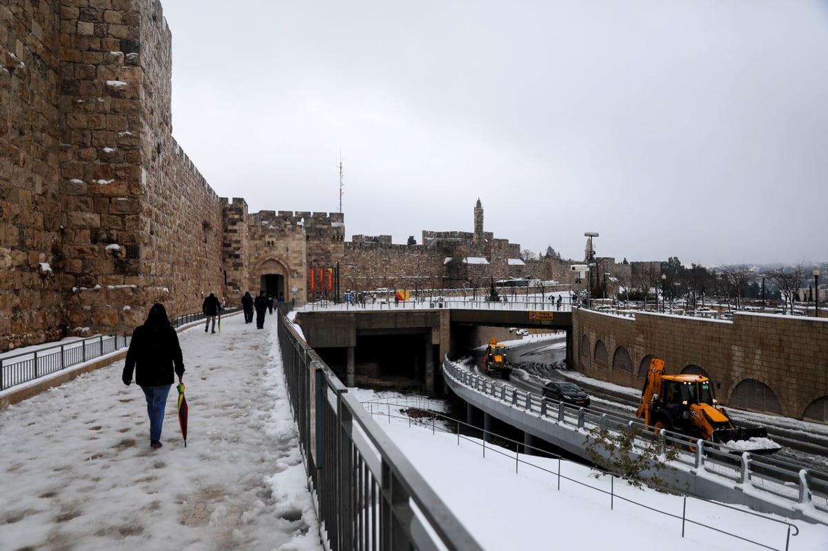 הכותל המערבי נצבע בלבן • גלריה מקיפה