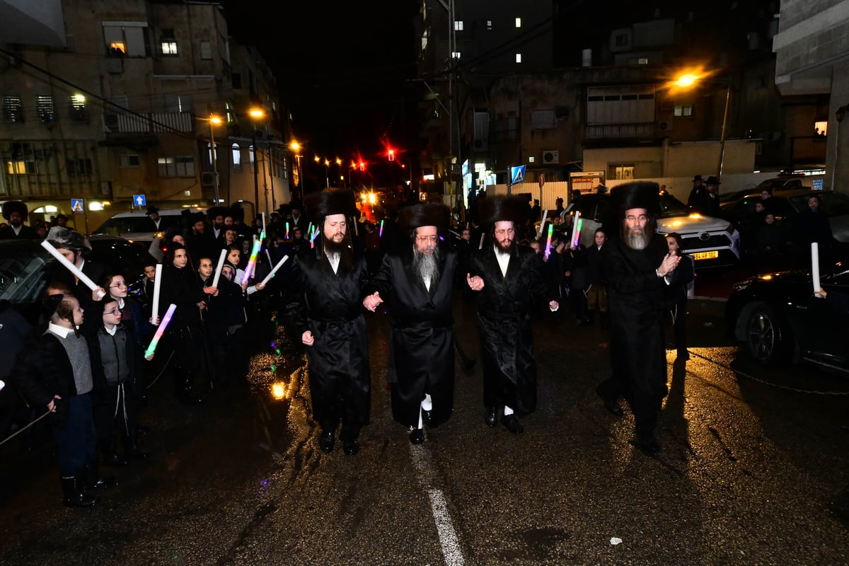 שנה לפטירת גאב"ד 'שבט הלוי': הוכנס ספר תורה