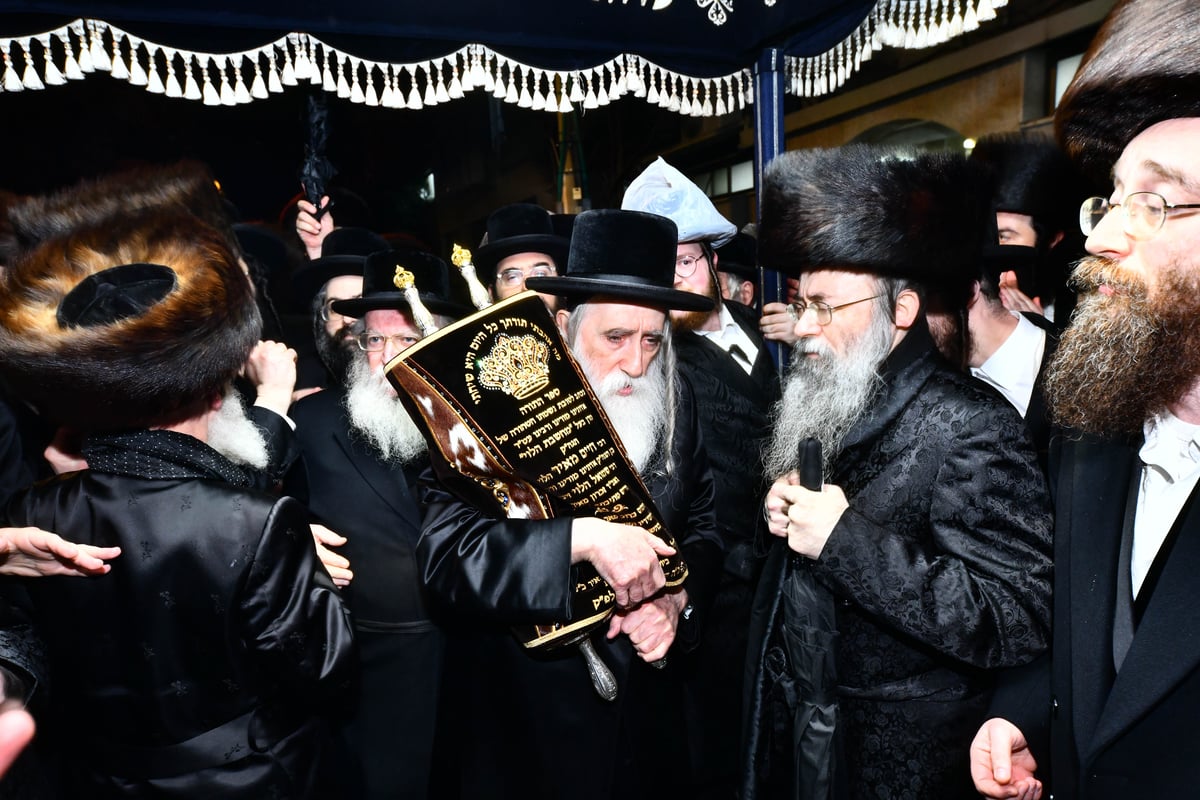 שנה לפטירת גאב"ד 'שבט הלוי': הוכנס ספר תורה