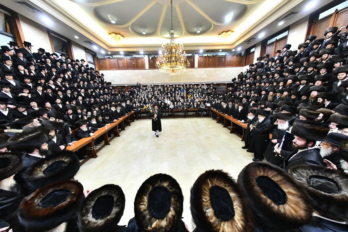 שנה לפטירת גאב"ד 'שבט הלוי': הוכנס ספר תורה