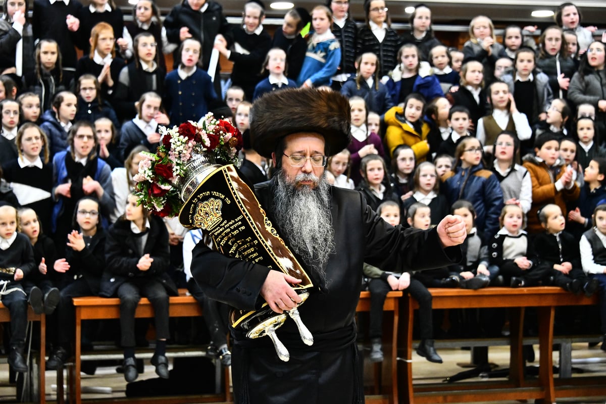 שנה לפטירת גאב"ד 'שבט הלוי': הוכנס ספר תורה