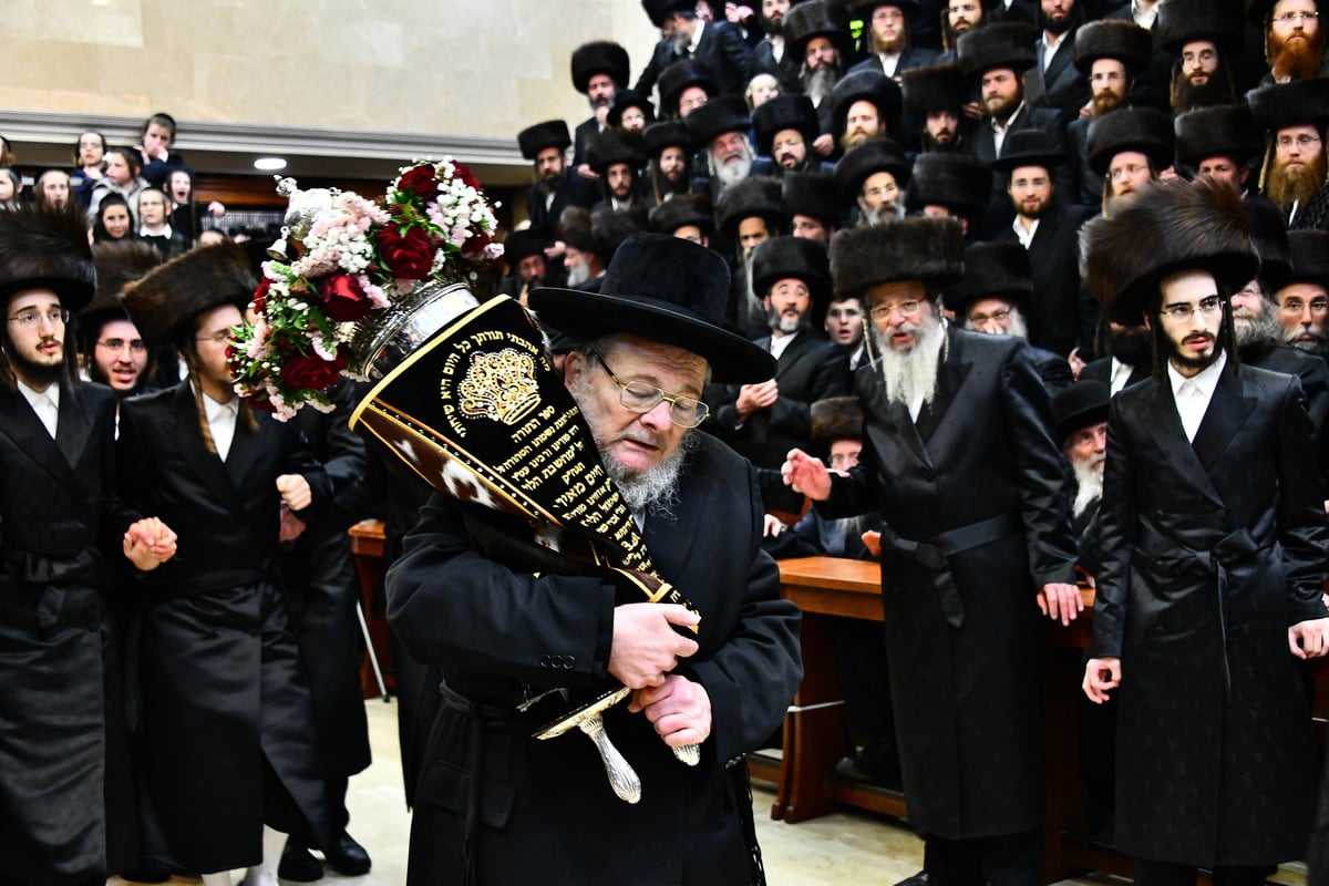 שנה לפטירת גאב"ד 'שבט הלוי': הוכנס ספר תורה