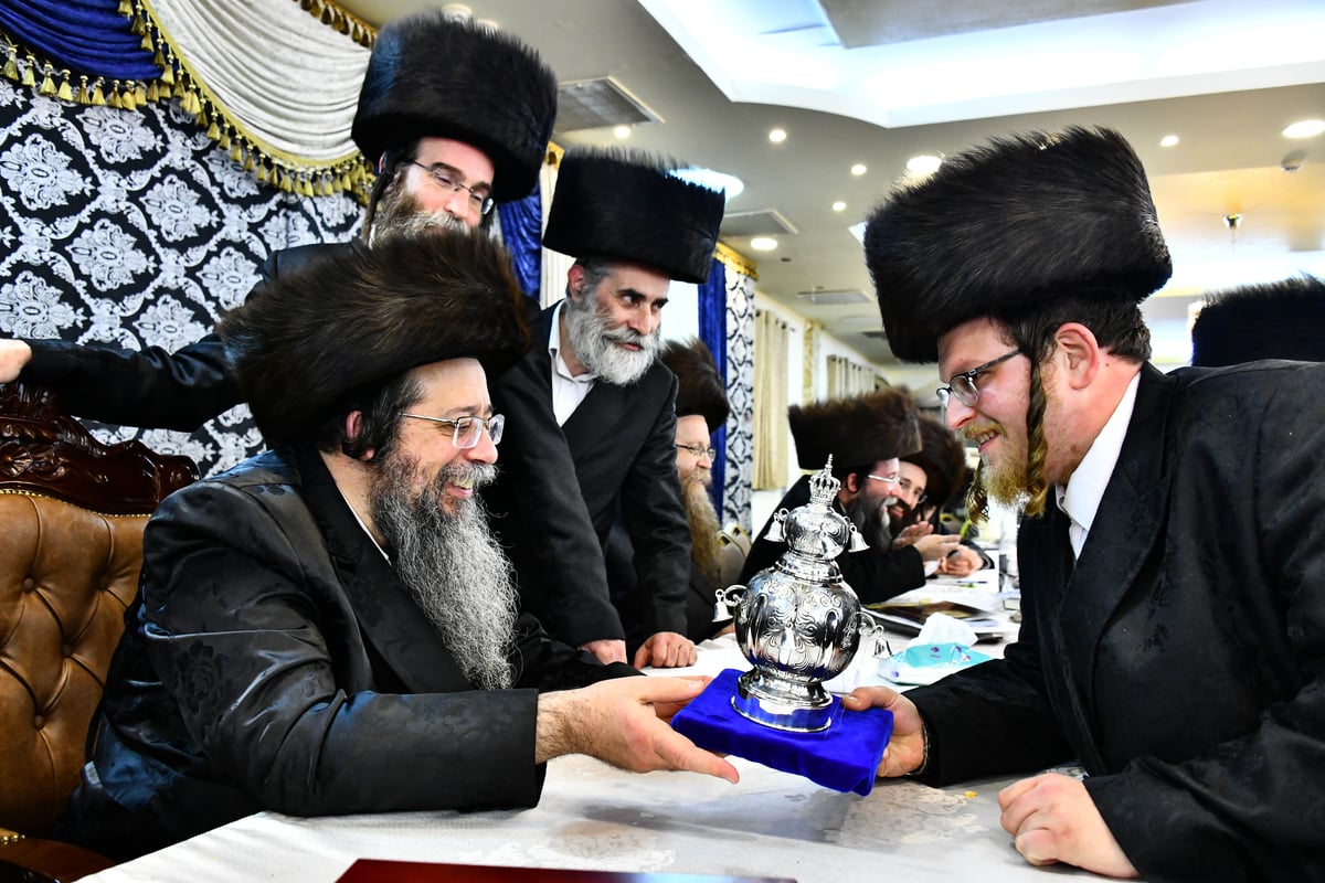 שנה לפטירת גאב"ד 'שבט הלוי': הוכנס ספר תורה