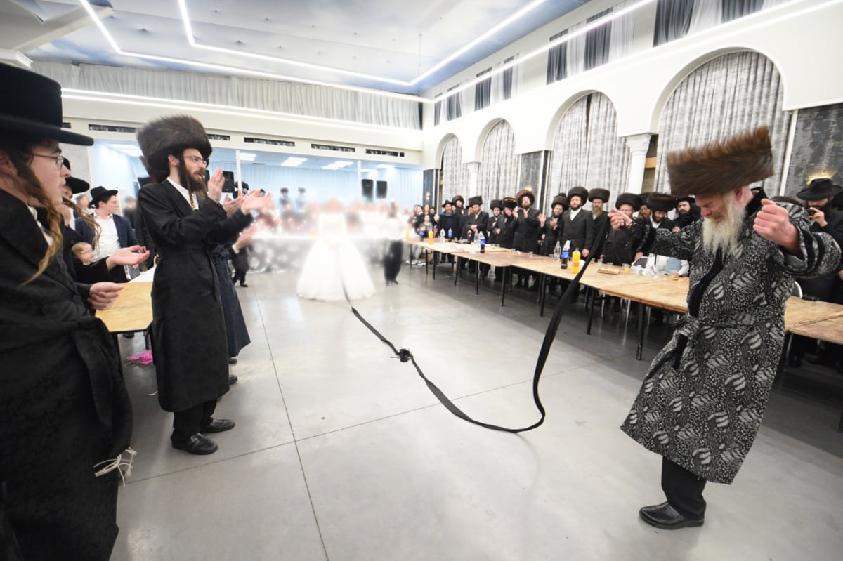 תיעוד: חתונה לנכד האדמו"ר מהארנסטייפל