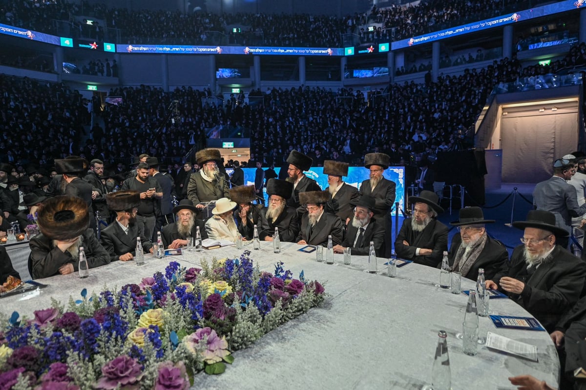 דרשו ה' ועוזו: רבבות חגגו את סיום 'הדף היומי בהלכה'; צפו