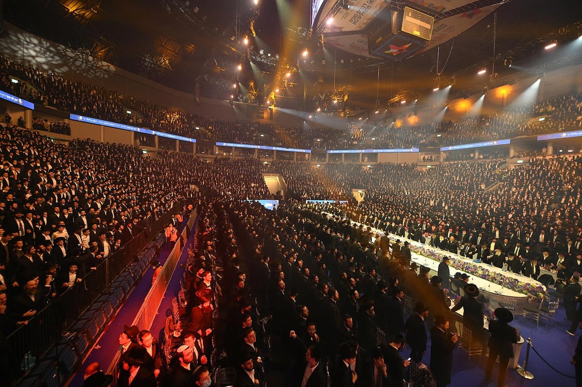 דרשו ה' ועוזו: רבבות חגגו את סיום 'הדף היומי בהלכה'; צפו