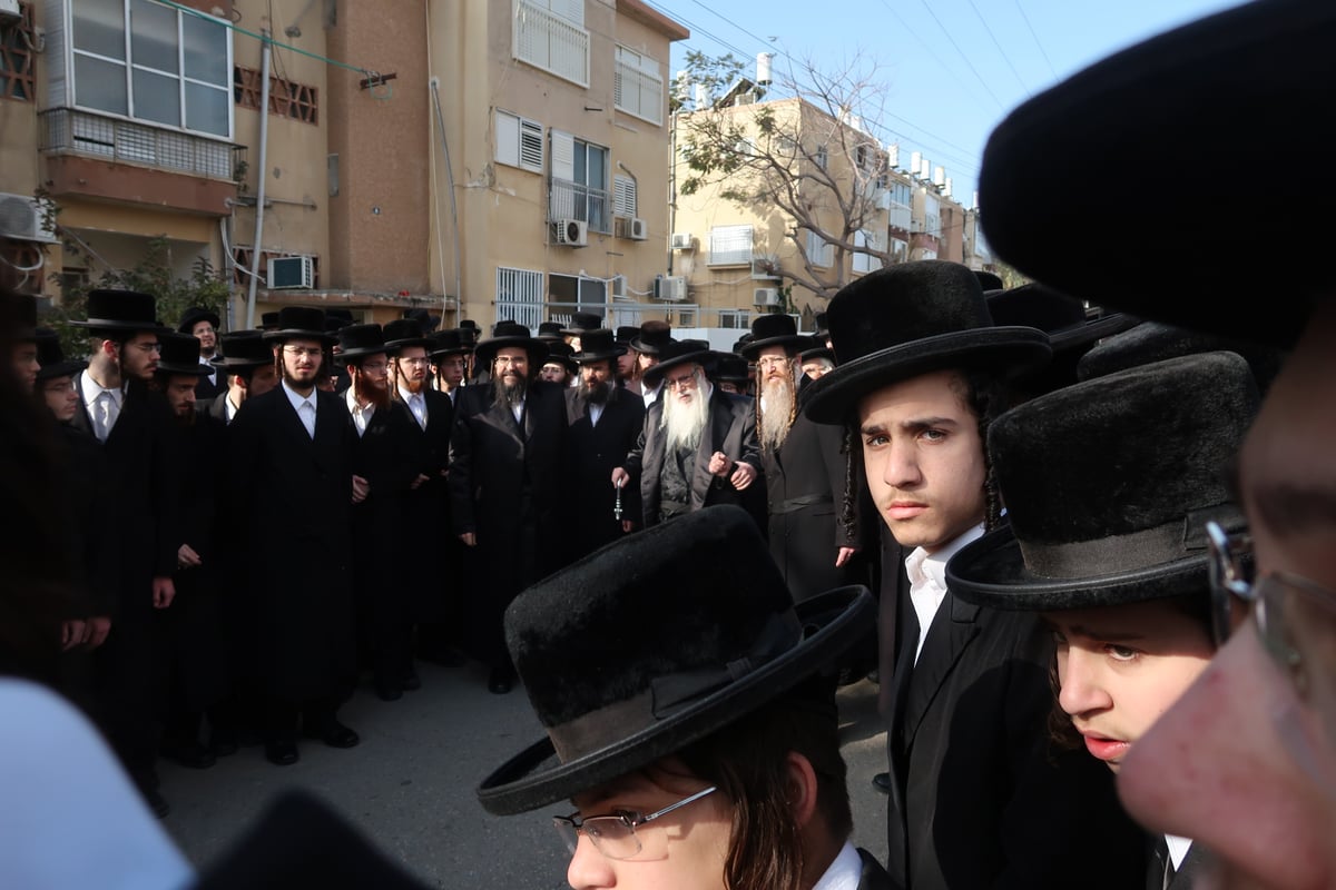 האדמו"ר מצאנז הספיד את הרבי ואמר קדיש