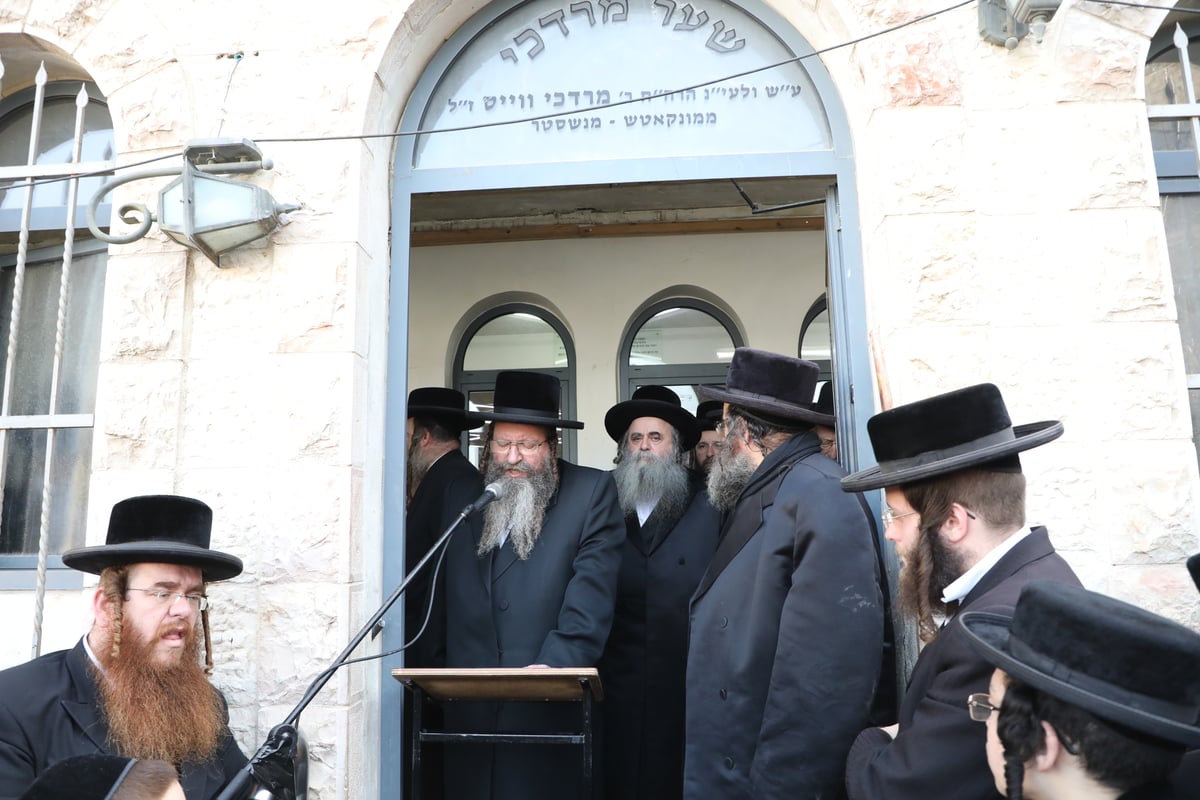 תיעוד: האדמו"ר מטשאקווא הובא למנוחות