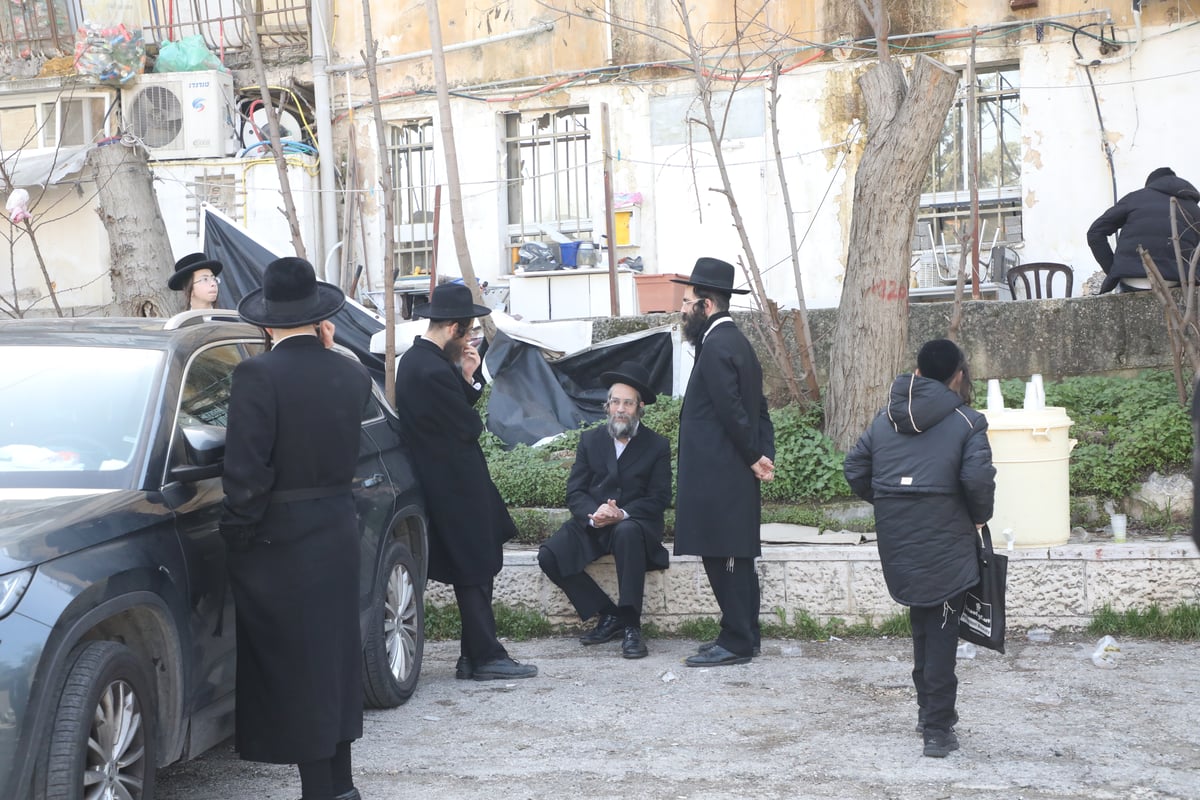 תיעוד: האדמו"ר מטשאקווא הובא למנוחות