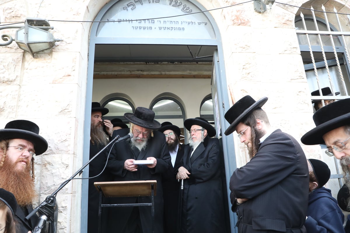 תיעוד: האדמו"ר מטשאקווא הובא למנוחות