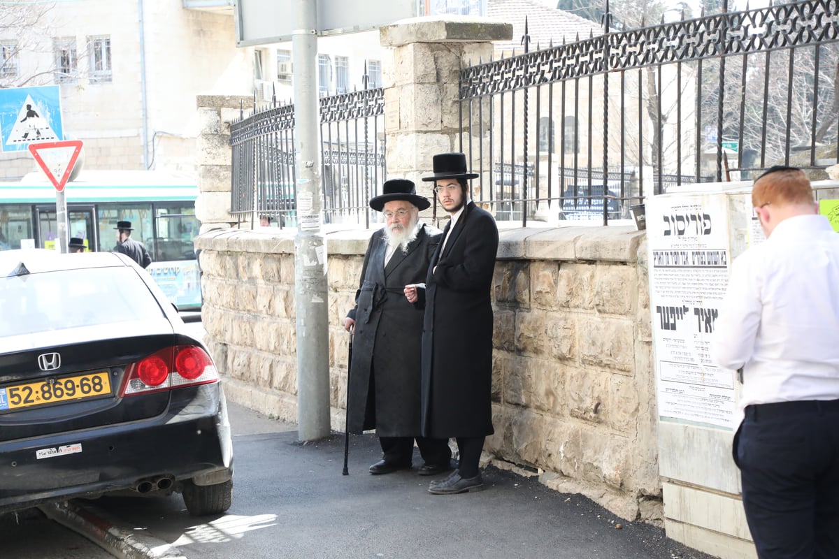 תיעוד: האדמו"ר מטשאקווא הובא למנוחות