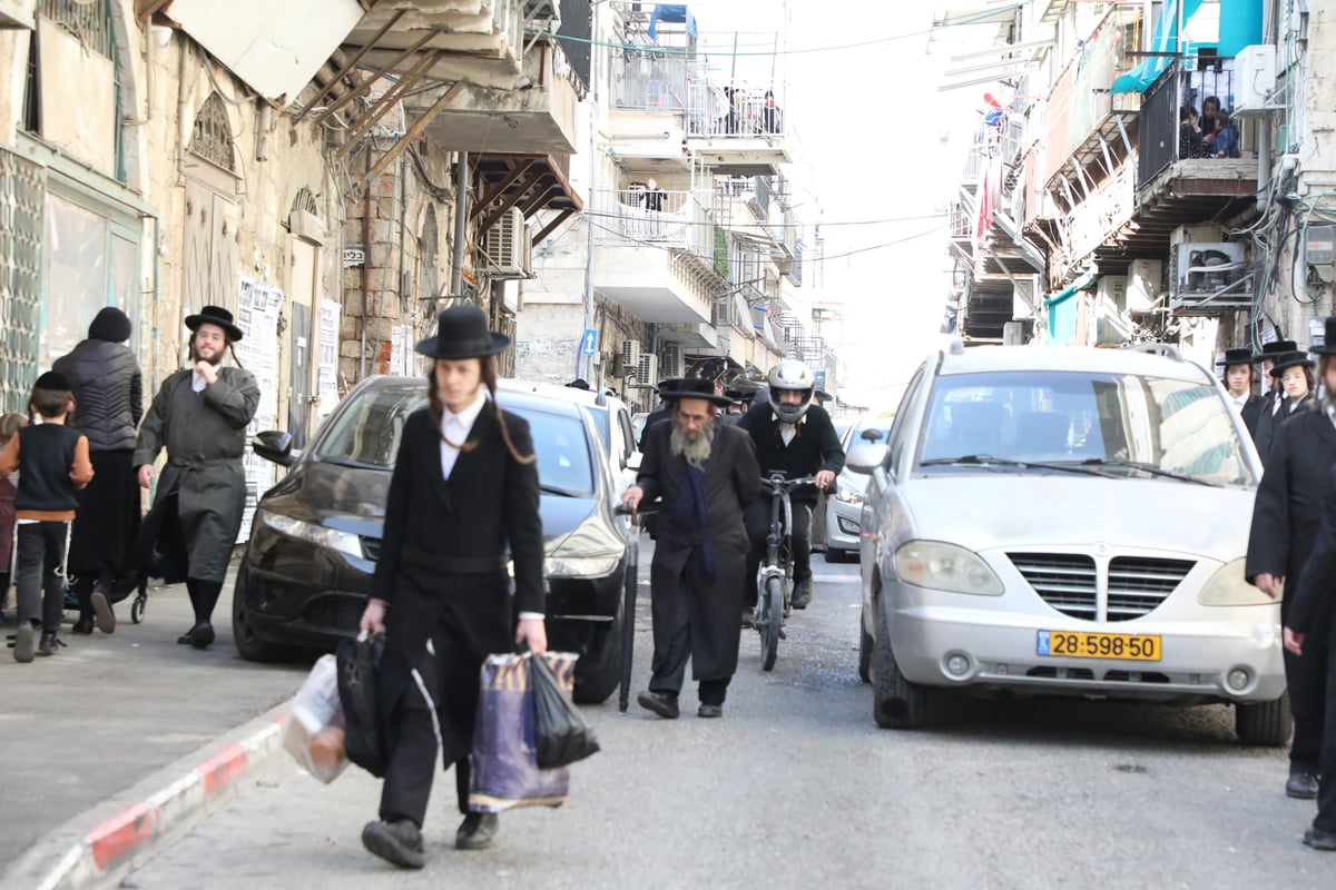 תיעוד: האדמו"ר מטשאקווא הובא למנוחות