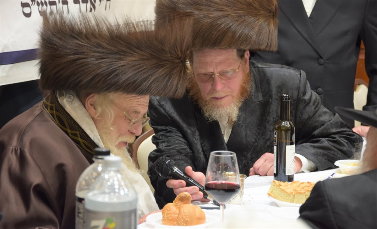 הרב וובר עם האדמו"ר מתולדות אהרן - בהילולה