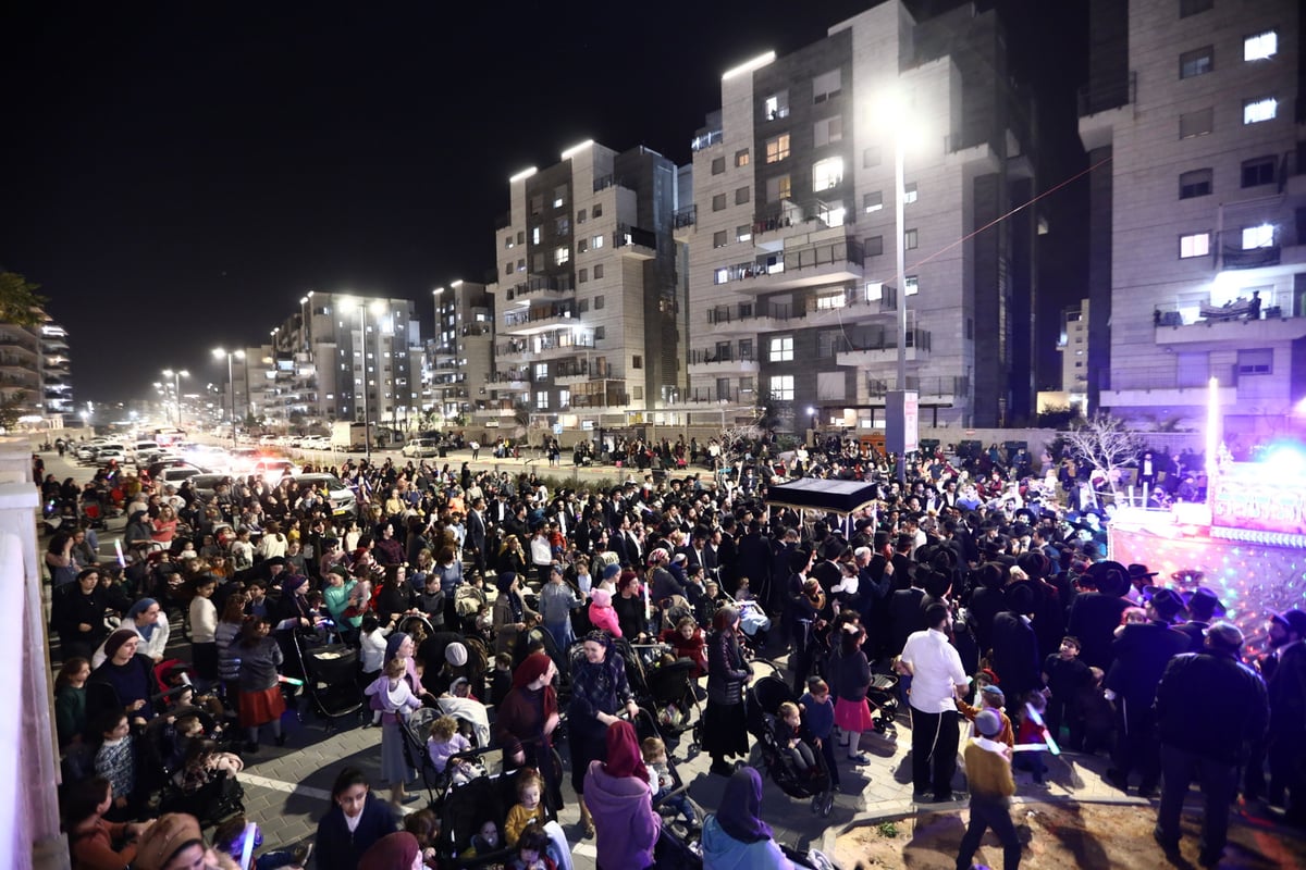 הקהילה התימנית חגגה הכנסת ספר תורה לבית כנסת חדש