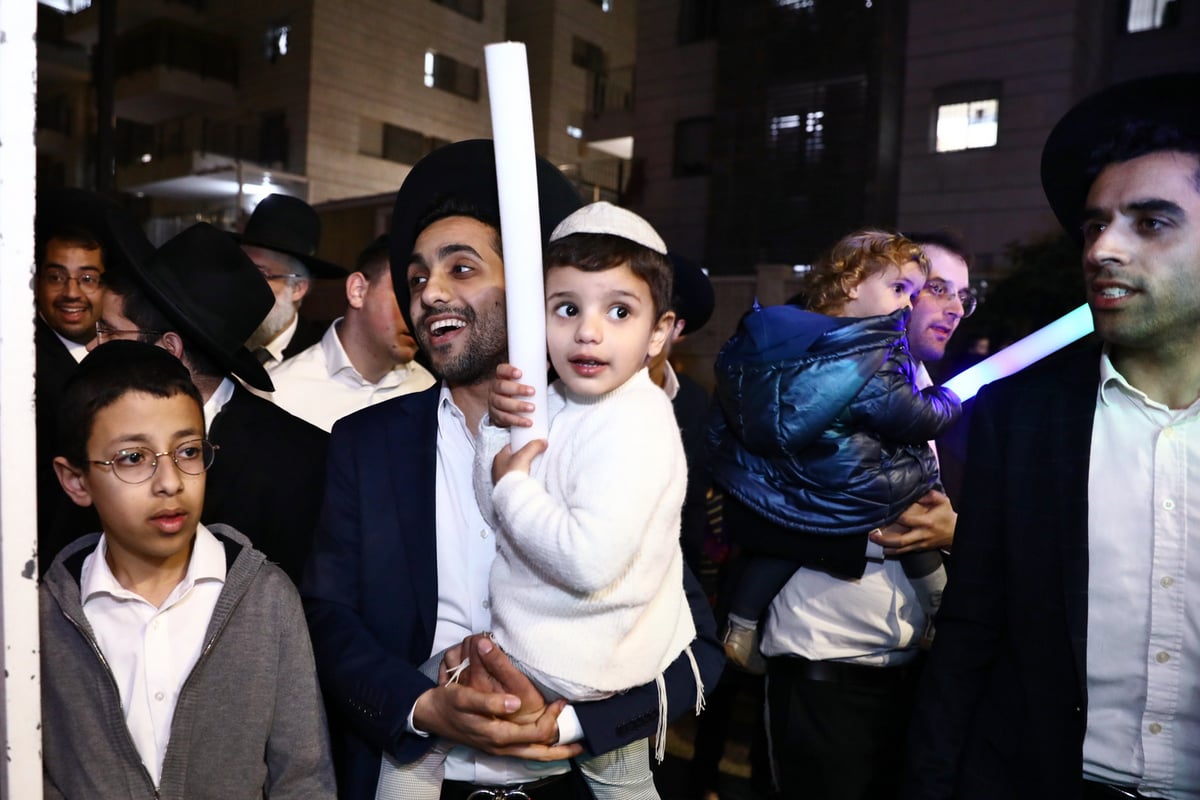 הקהילה התימנית חגגה הכנסת ספר תורה לבית כנסת חדש