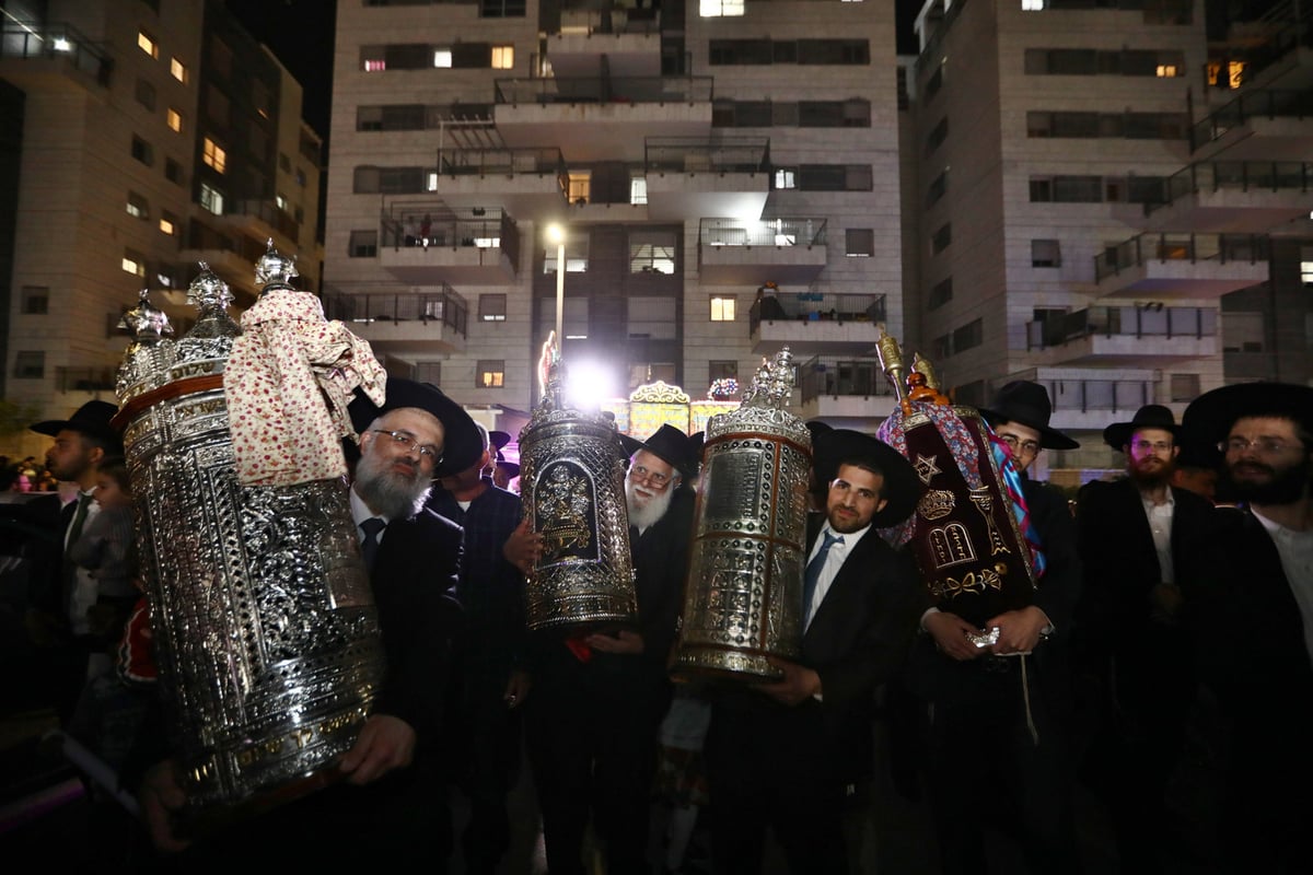 הקהילה התימנית חגגה הכנסת ספר תורה לבית כנסת חדש