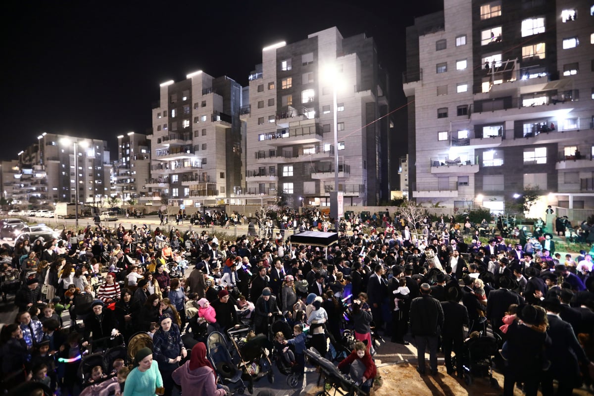 הקהילה התימנית חגגה הכנסת ספר תורה לבית כנסת חדש