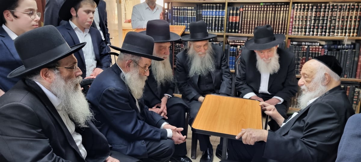 תיעוד ענק: ניחום אבלים אצל הגרב"ד פוברסקי