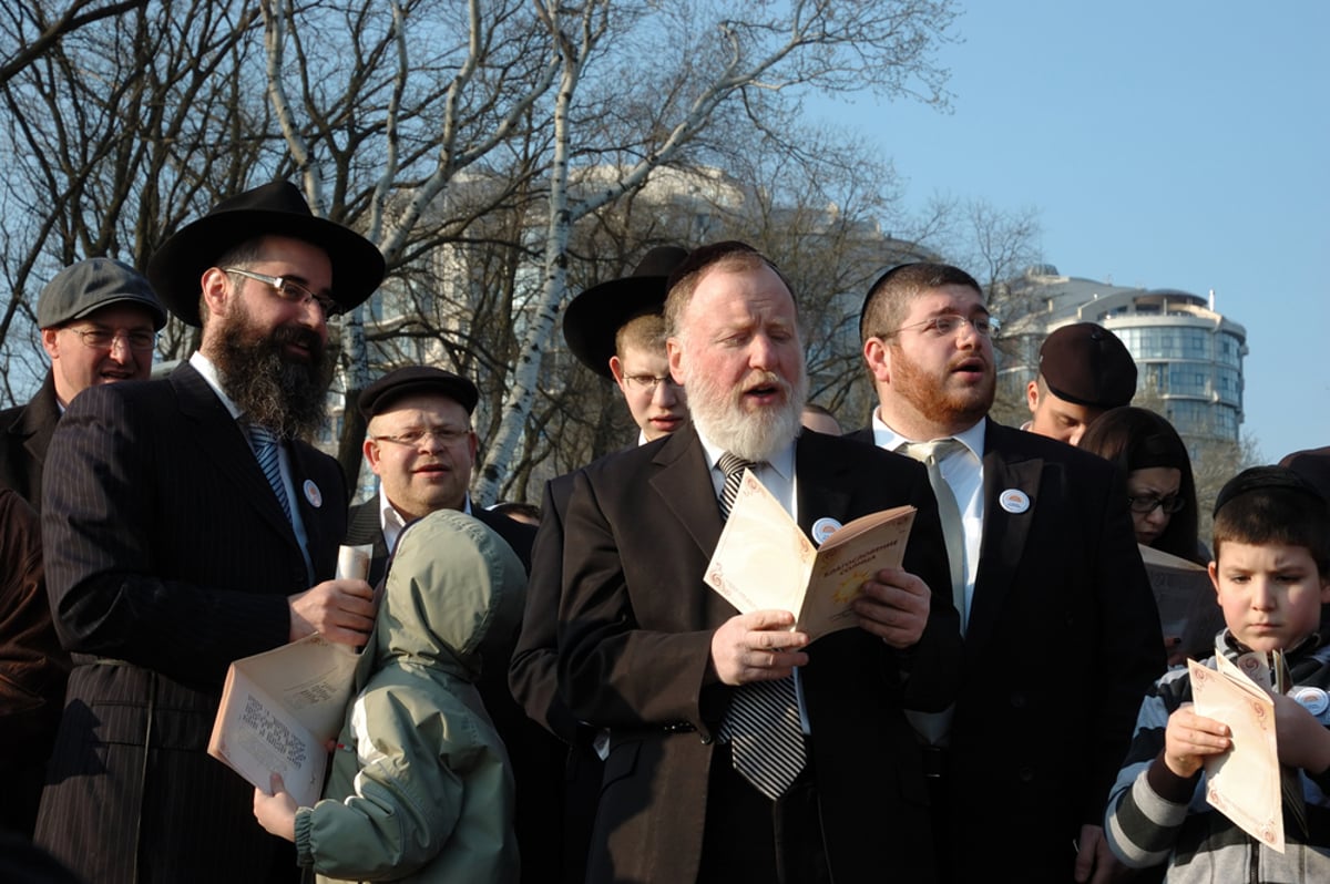 יהודי אודסה בראשות הגר"ש בקשט, בימים שקטים יותר