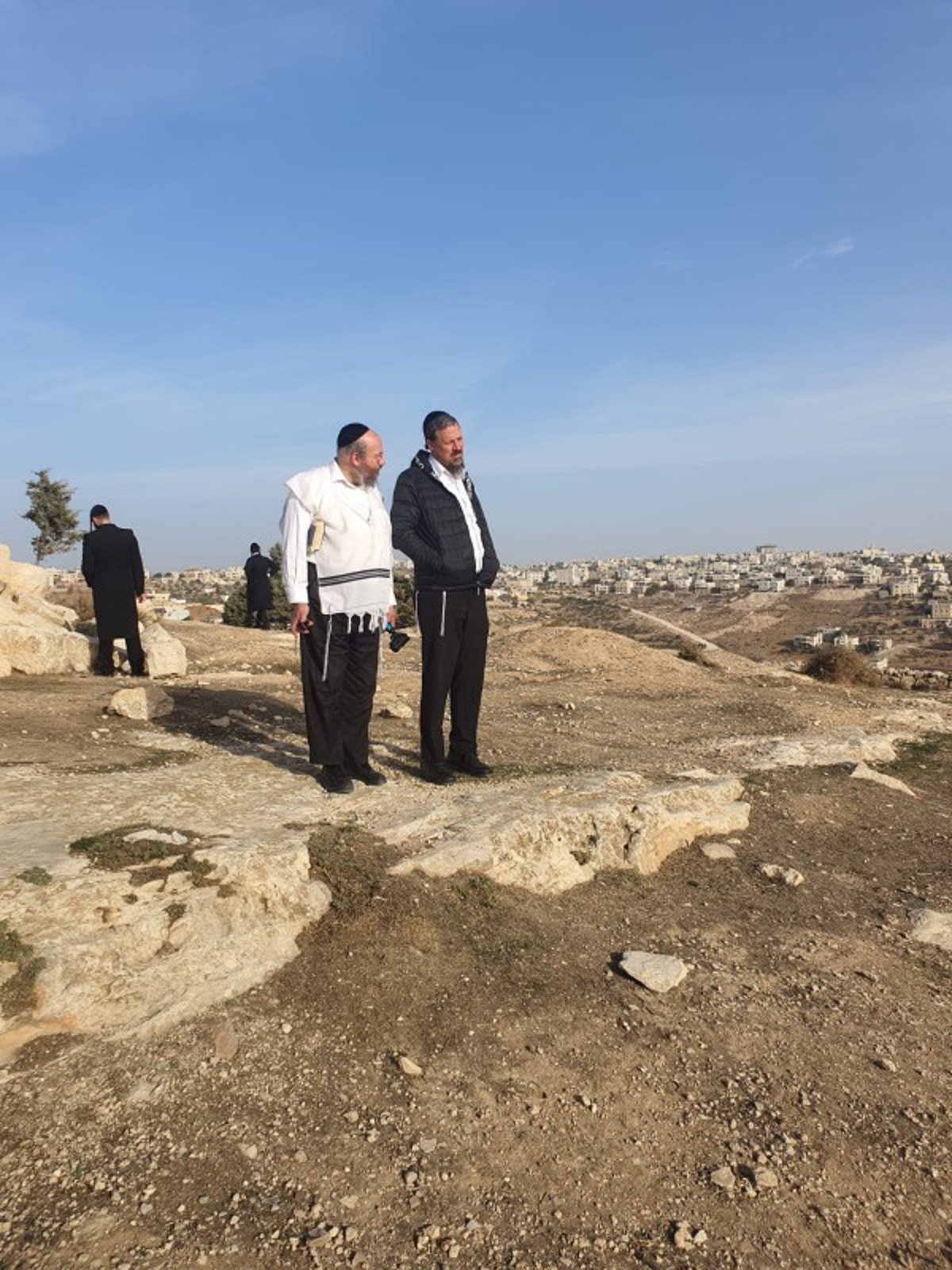 תלמידי חכמים בביקור בסלע הקדוש