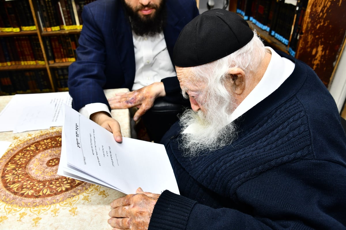 בישיבה של 'מסיימי הש"ס' הכניסו ספר תורה • צפו