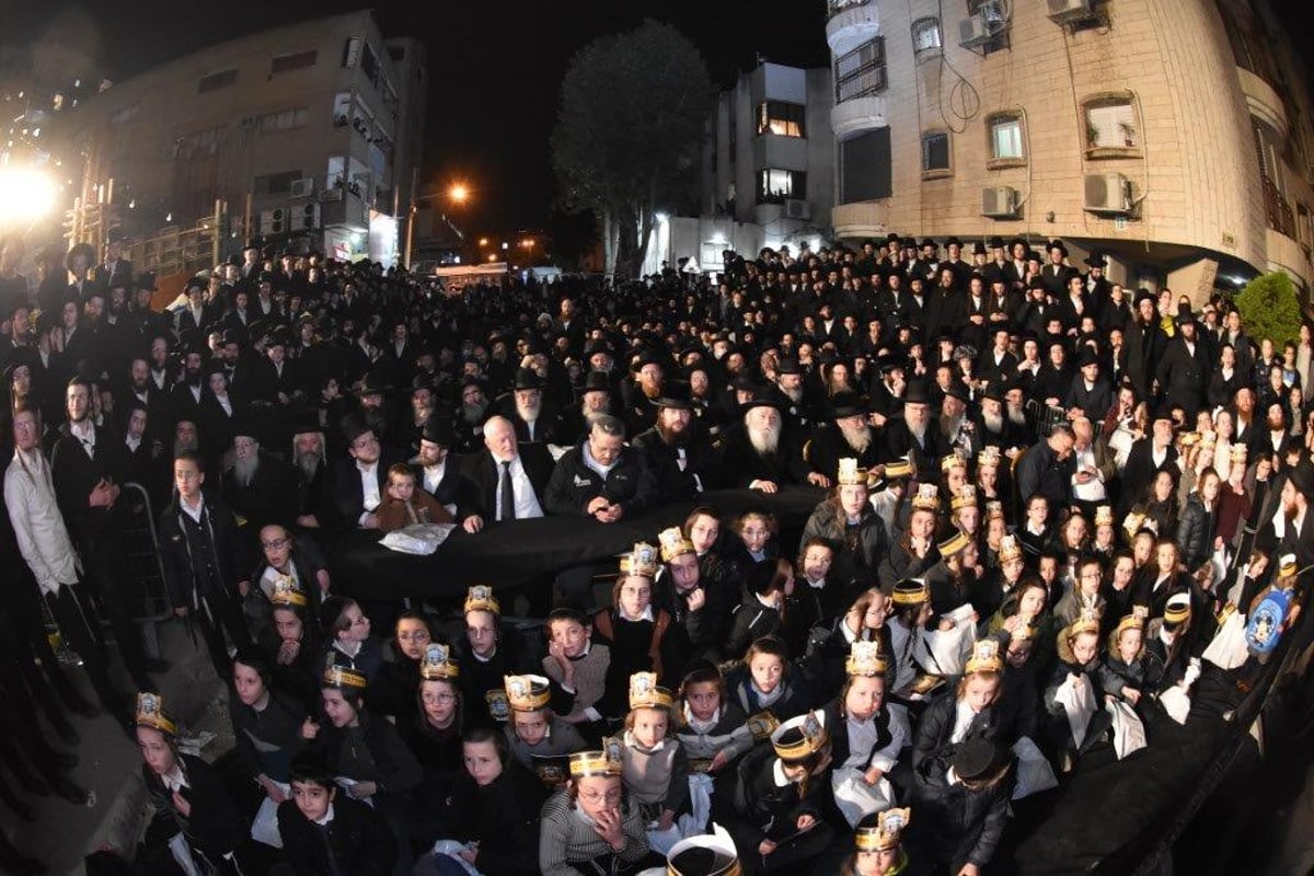 מודז'יץ: מעמד יציקת אבן הפינה לבית המדרש החדש