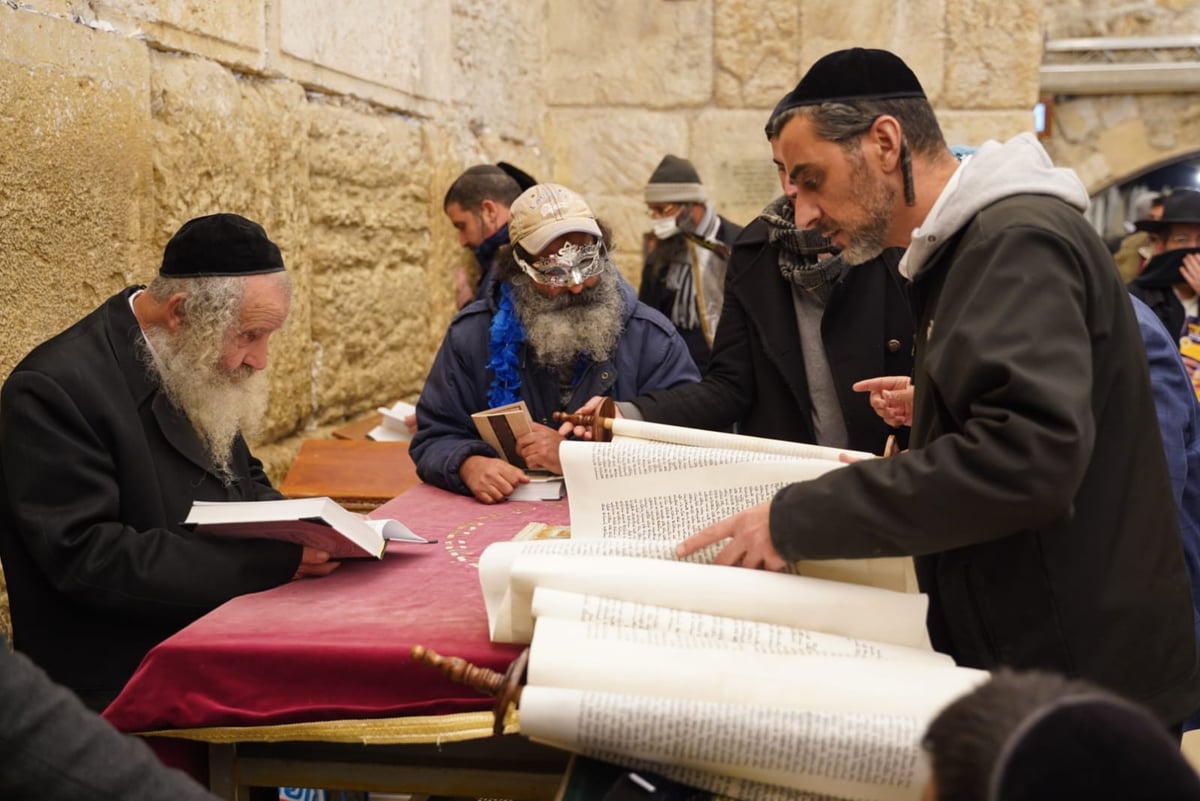 פורים בירושלים: התחפושות בכותל המערבי