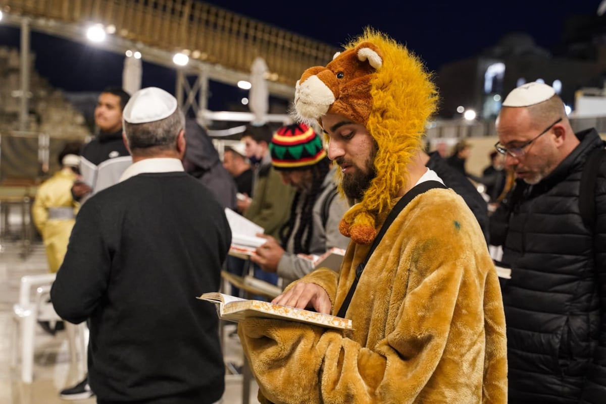 פורים בירושלים: התחפושות בכותל המערבי