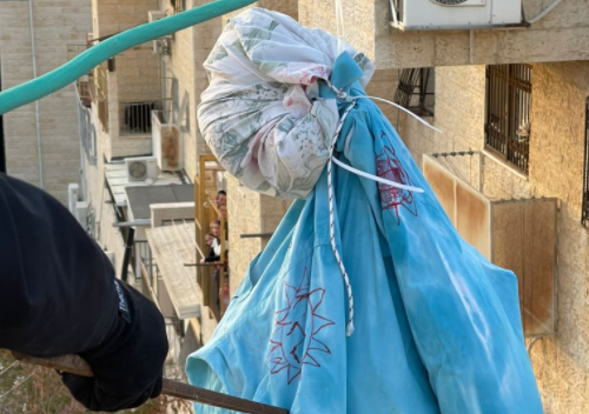 בית שמש: קיצונים תלו את בובות השוטרים