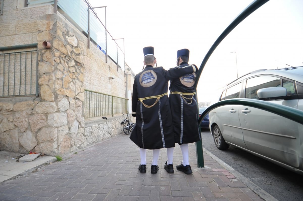 קריאת מגילה ומשתה היין: מראות חג הפורים בביתר עילית