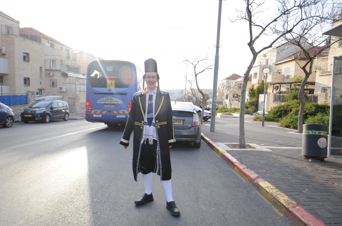 קריאת מגילה ומשתה היין: מראות חג הפורים בביתר עילית