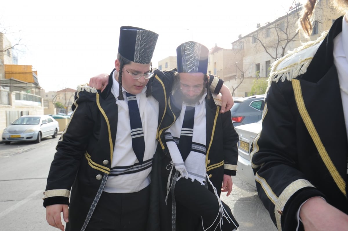 קריאת מגילה ומשתה היין: מראות חג הפורים בביתר עילית