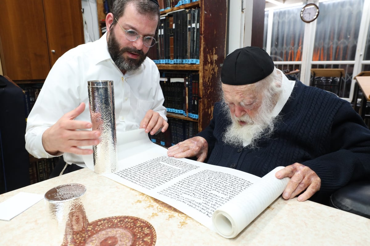 יממה לפני הסתלקותו: שר התורה בקריאת מגילה