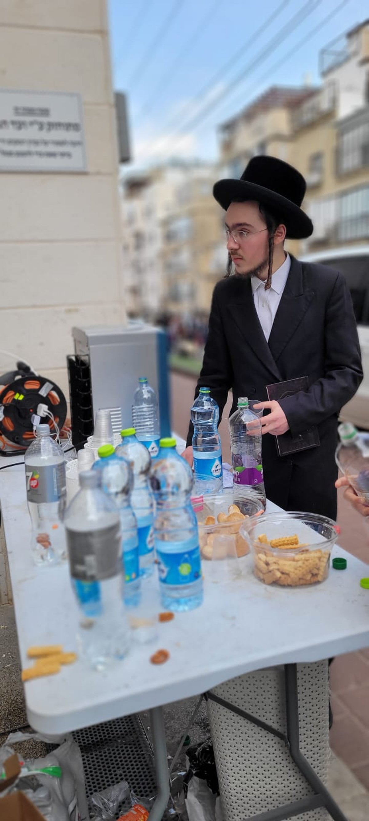 צפו בחסד ברחובות בני ברק במהלך הלוויה