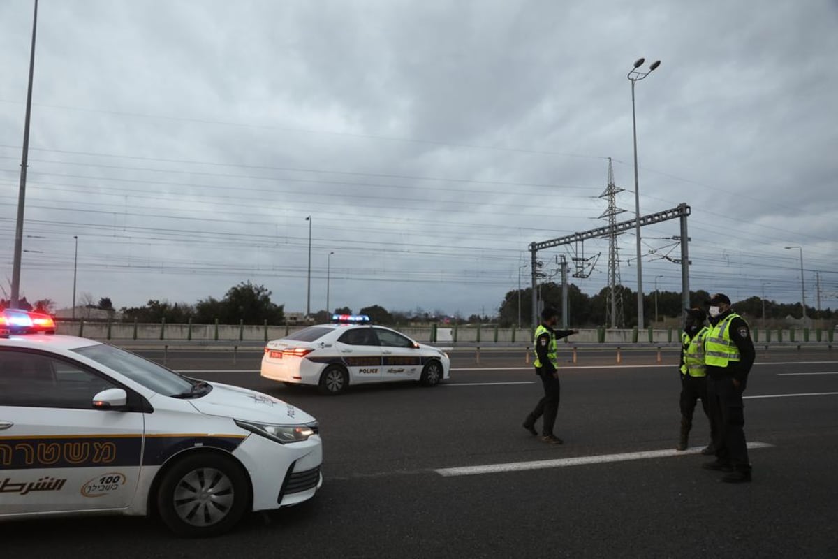 הכבישים חסומים; אלפים נוהרים ברגל • צפו