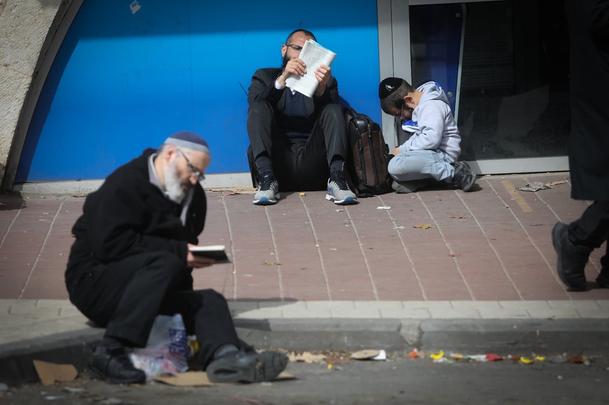 הדוחק, הבכיות ונשיאת הארון: גלריית סיכום