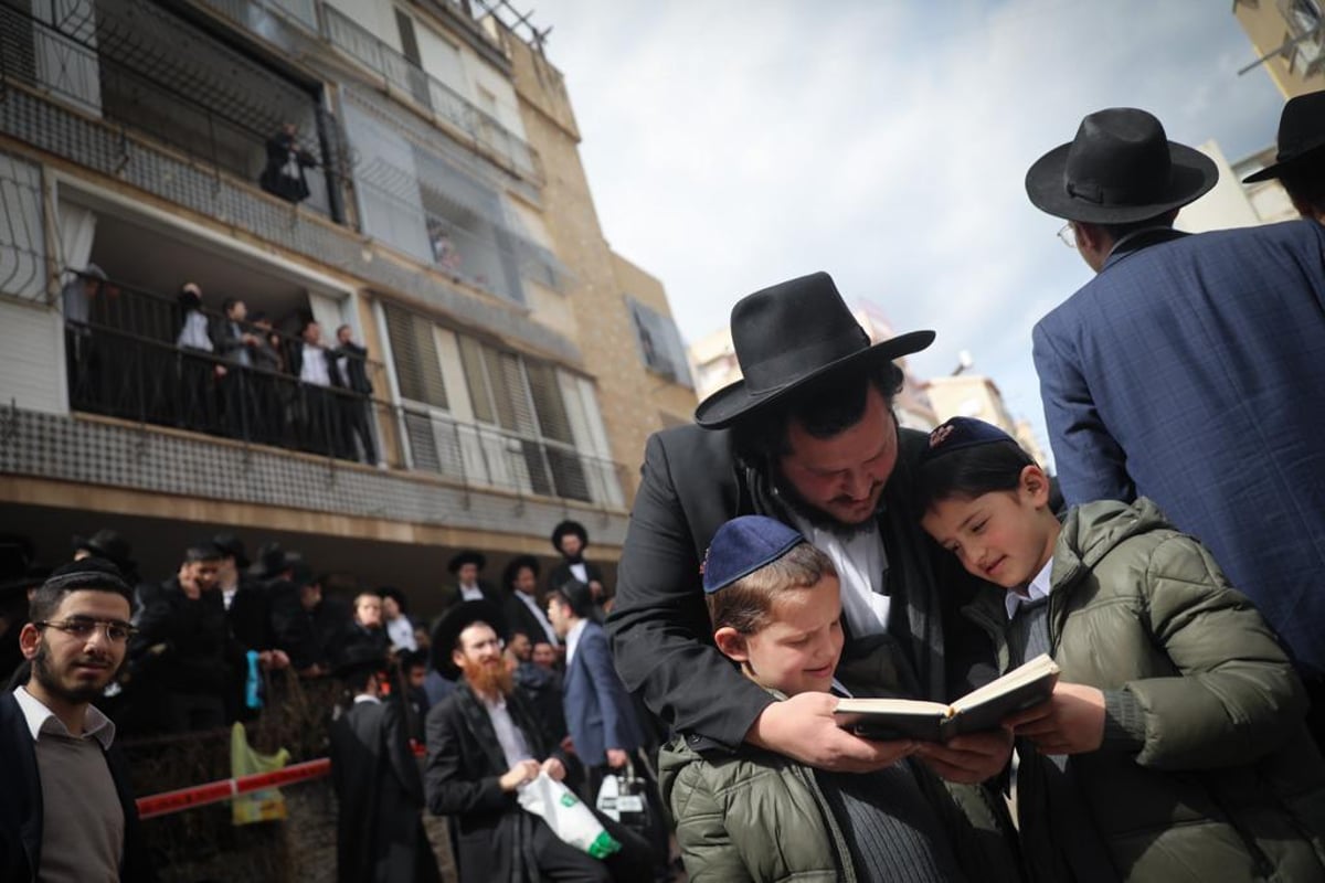 צלם 'כיכר' בתיעוד מסע הלווית מרן הגר"ח