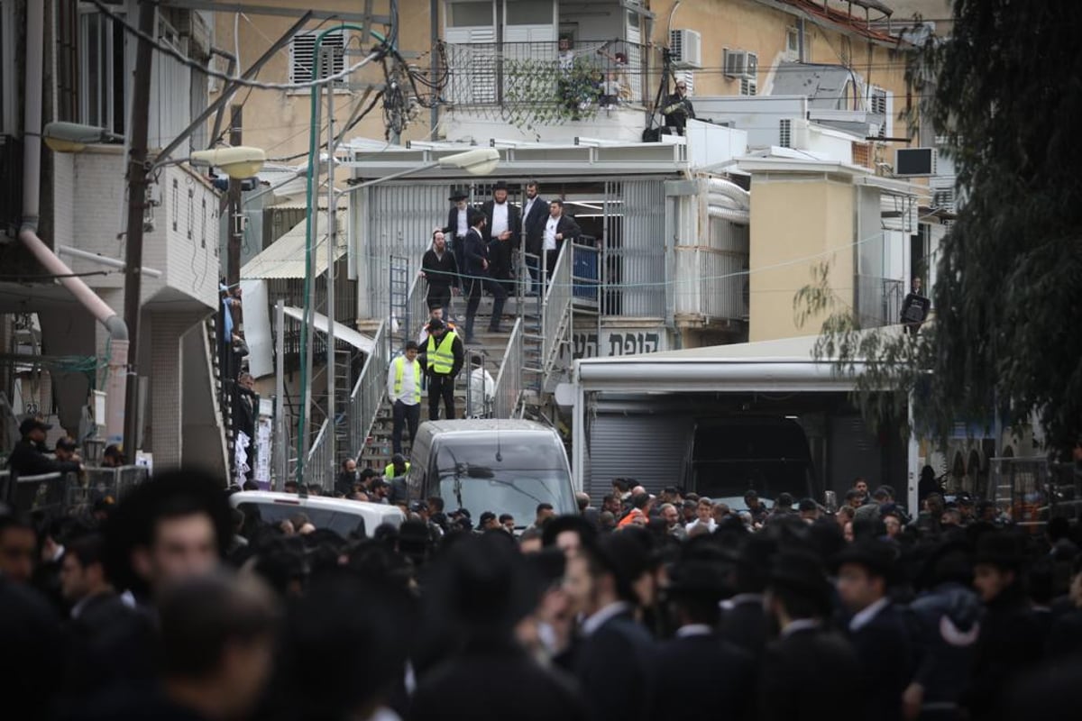 צלם 'כיכר' בתיעוד מסע הלווית מרן הגר"ח