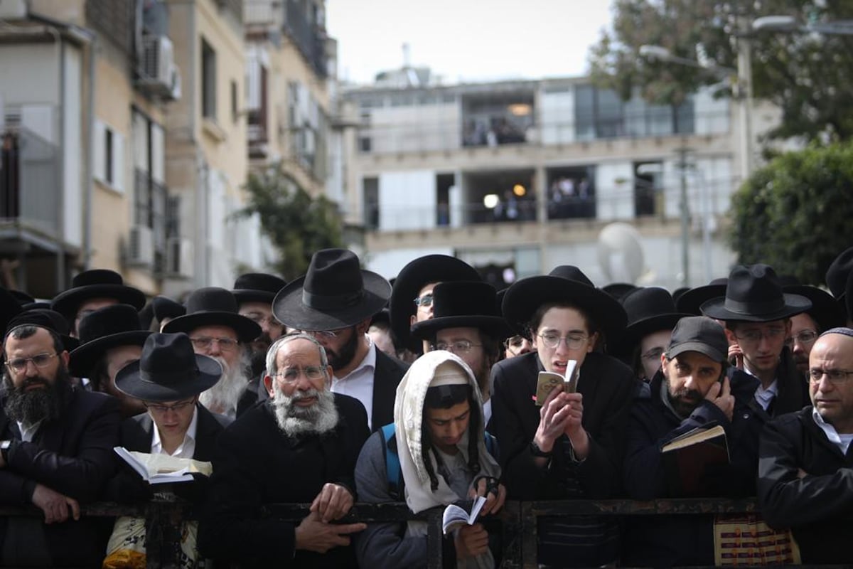 צלם 'כיכר' בתיעוד מסע הלווית מרן הגר"ח