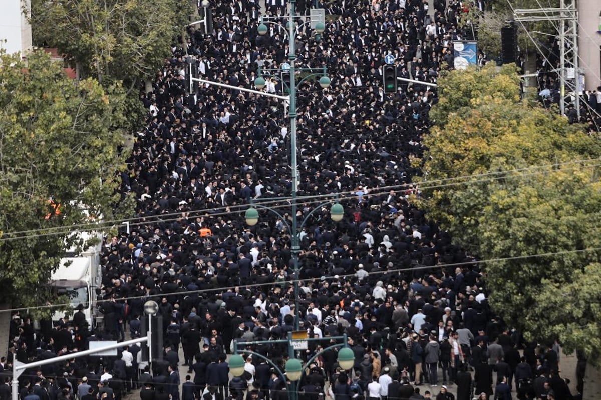 צלם 'כיכר' בתיעוד מסע הלווית מרן הגר"ח