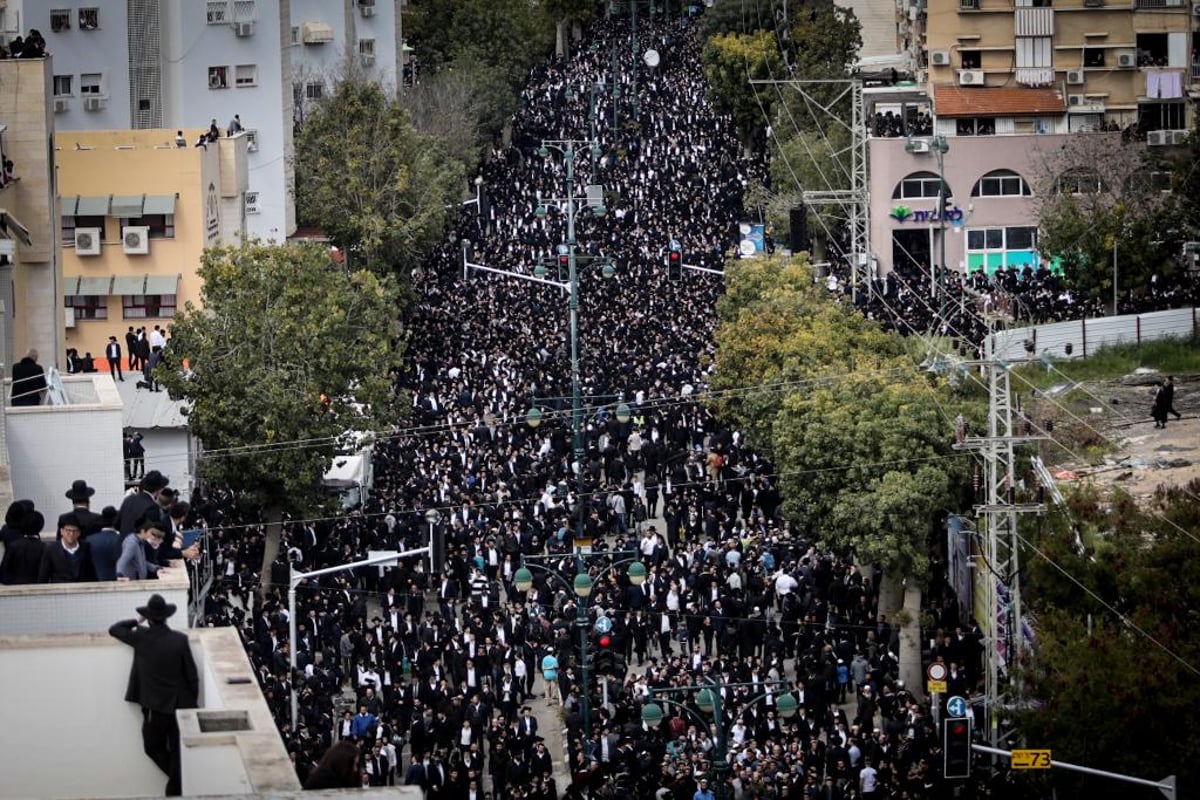 צלם 'כיכר' בתיעוד מסע הלווית מרן הגר"ח