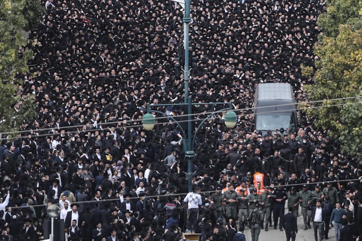 צלם 'כיכר' בתיעוד מסע הלווית מרן הגר"ח